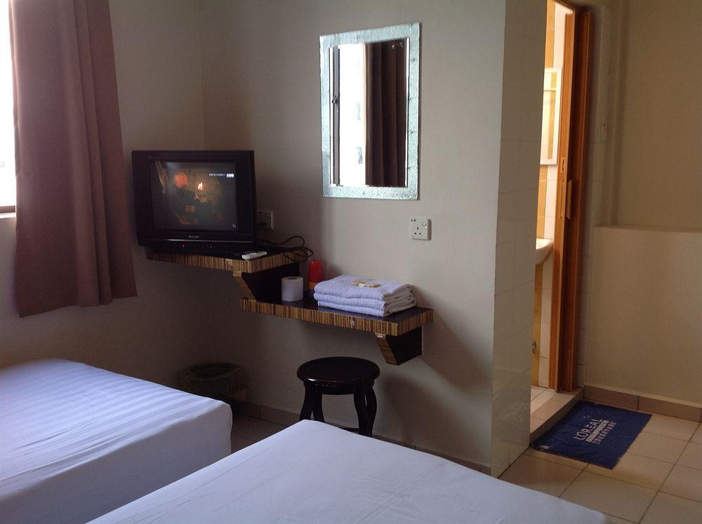 Hotel Traveller Кота Кинабалу Екстериор снимка