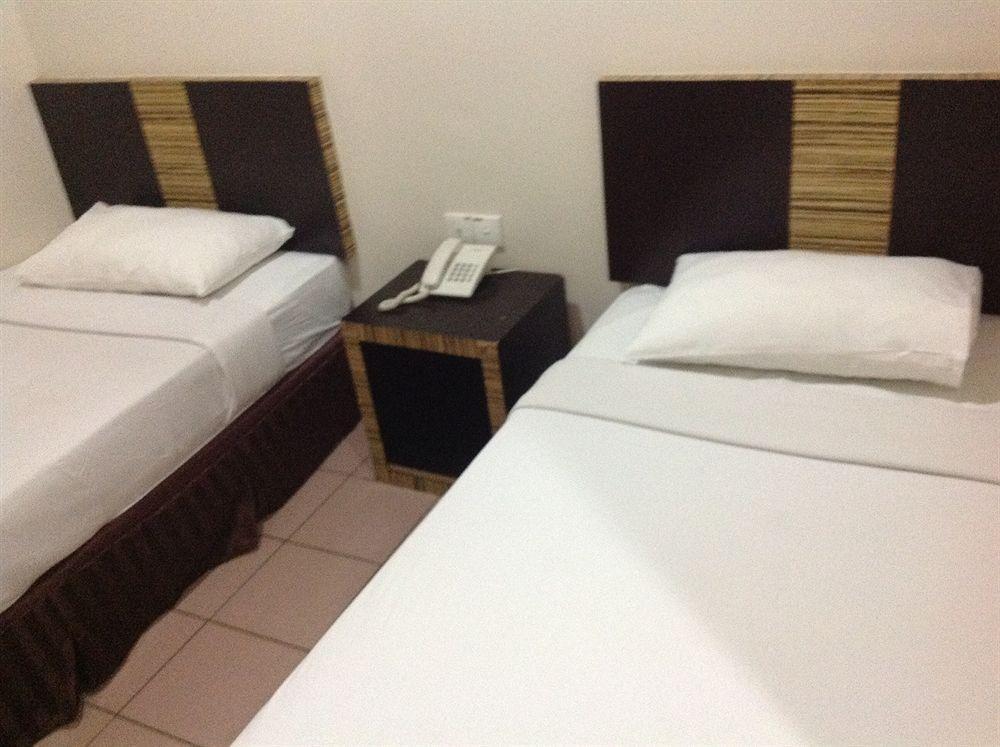 Hotel Traveller Кота Кинабалу Екстериор снимка