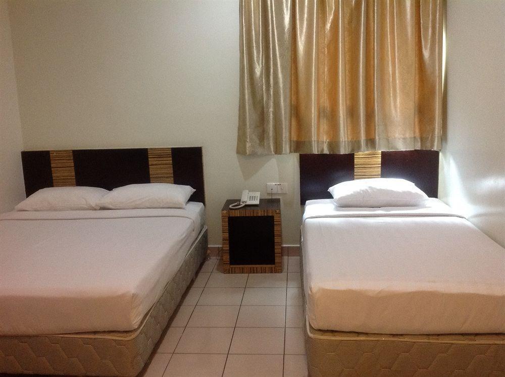 Hotel Traveller Кота Кинабалу Екстериор снимка