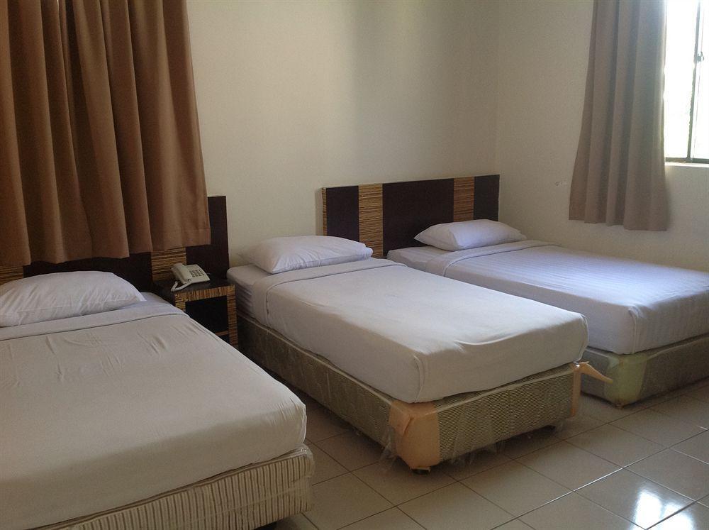 Hotel Traveller Кота Кинабалу Екстериор снимка