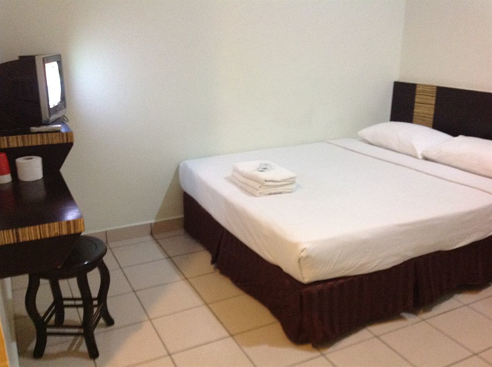 Hotel Traveller Кота Кинабалу Екстериор снимка