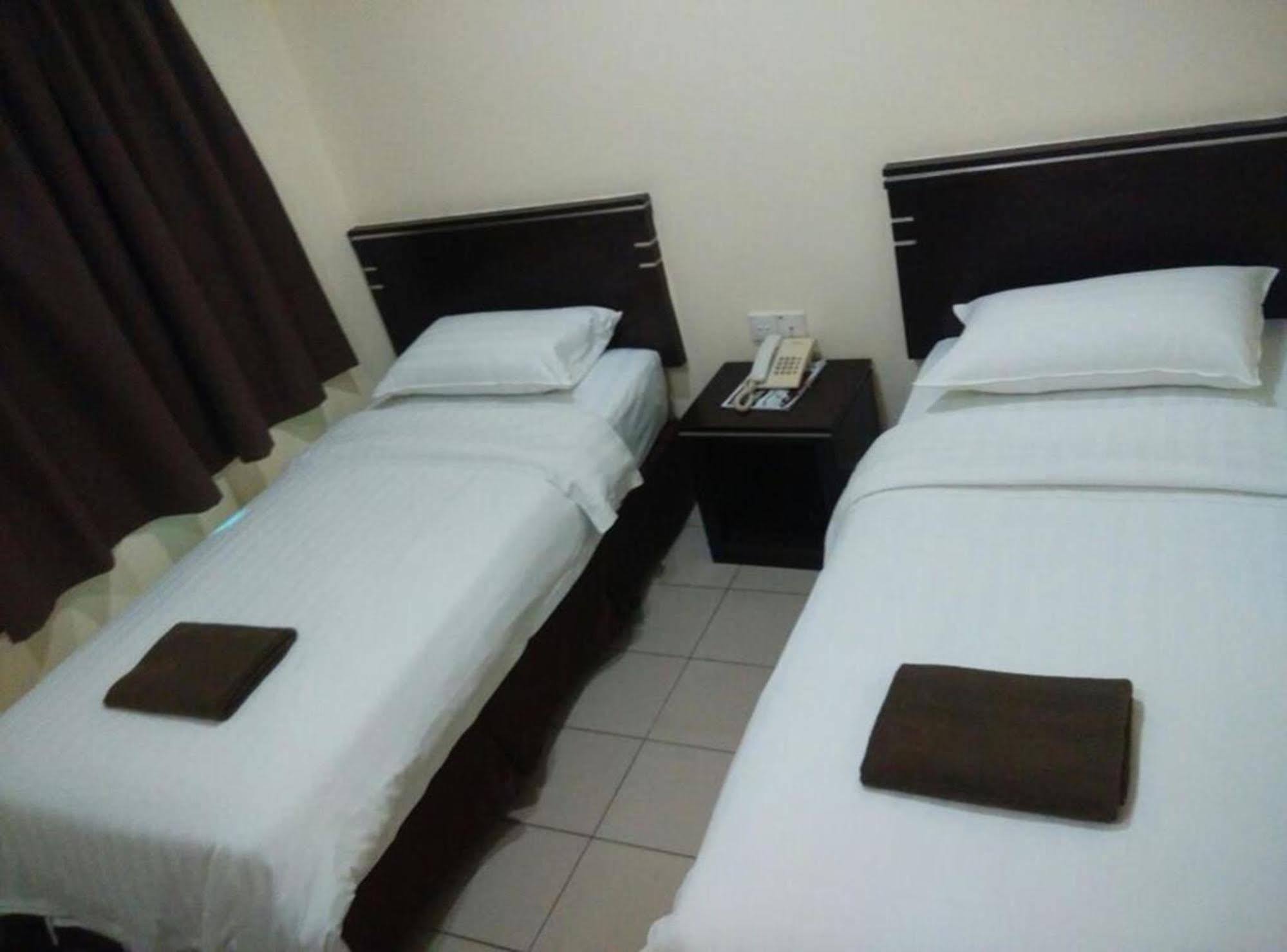 Hotel Traveller Кота Кинабалу Екстериор снимка