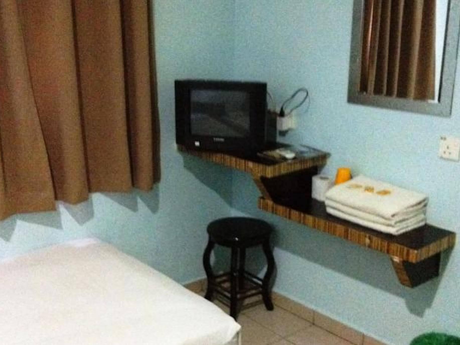 Hotel Traveller Кота Кинабалу Екстериор снимка