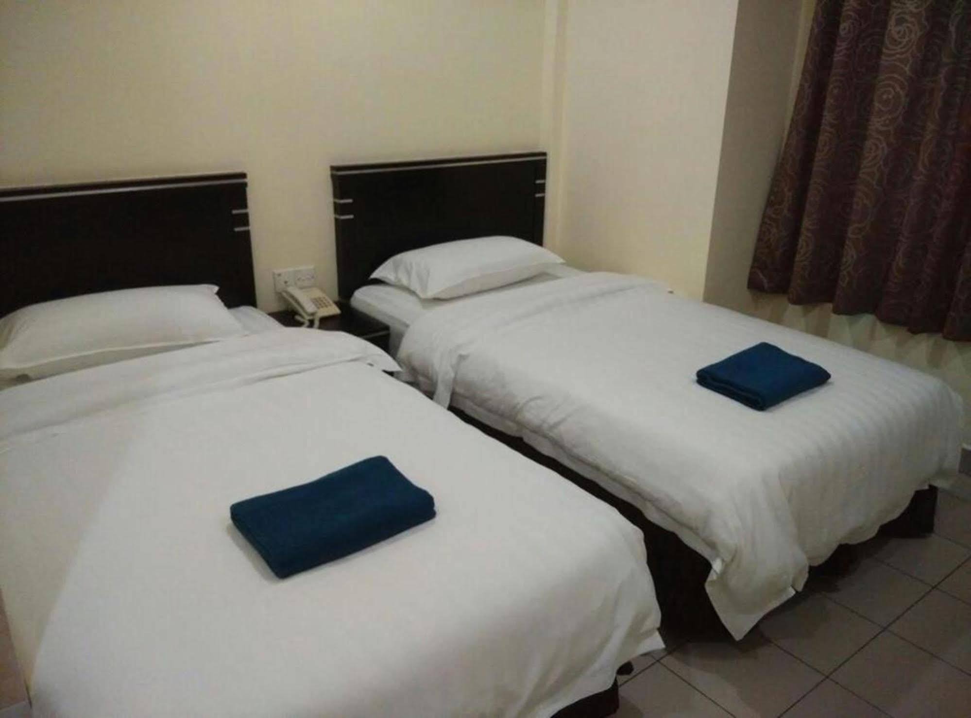 Hotel Traveller Кота Кинабалу Екстериор снимка