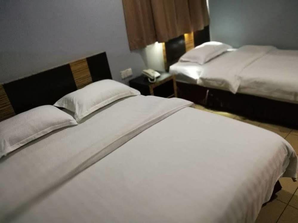 Hotel Traveller Кота Кинабалу Екстериор снимка
