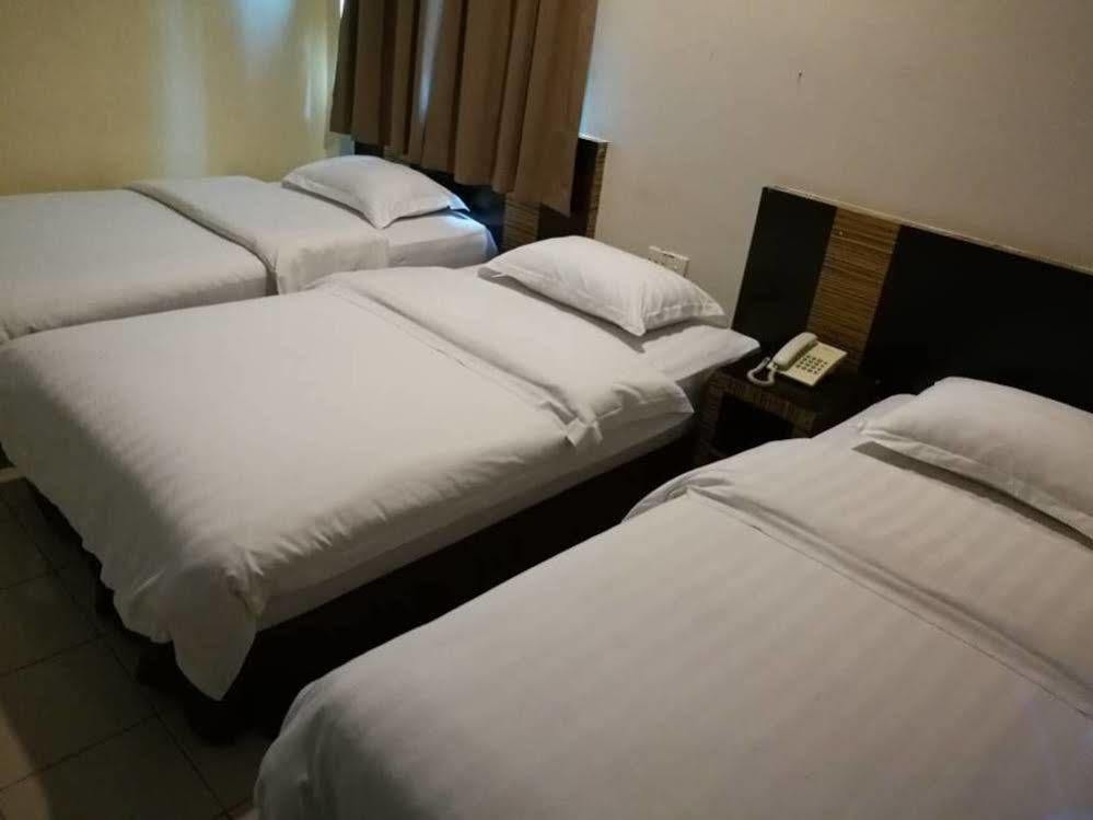 Hotel Traveller Кота Кинабалу Екстериор снимка