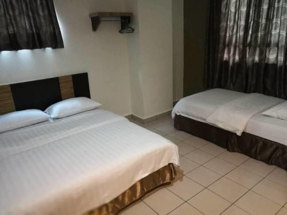 Hotel Traveller Кота Кинабалу Екстериор снимка