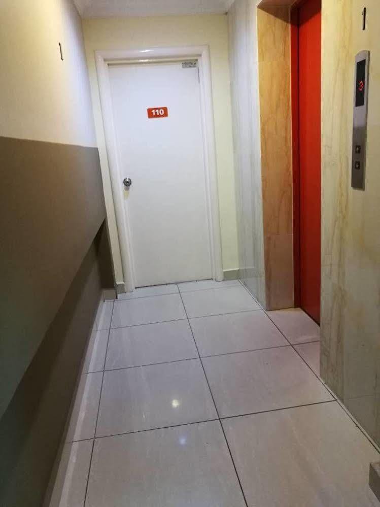 Hotel Traveller Кота Кинабалу Екстериор снимка